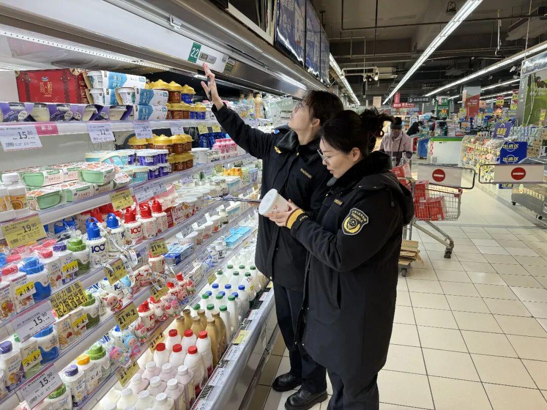 荣成市市场监管局开展元旦节前食品流通环节安全监督检查工作
